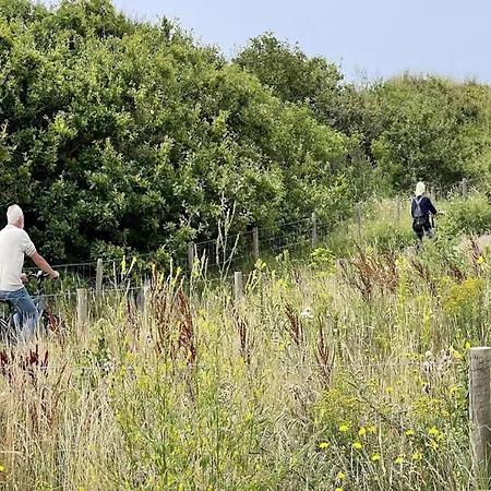 בית נופש Modern Near Beach, Forest Sint Maartensvlotbrug